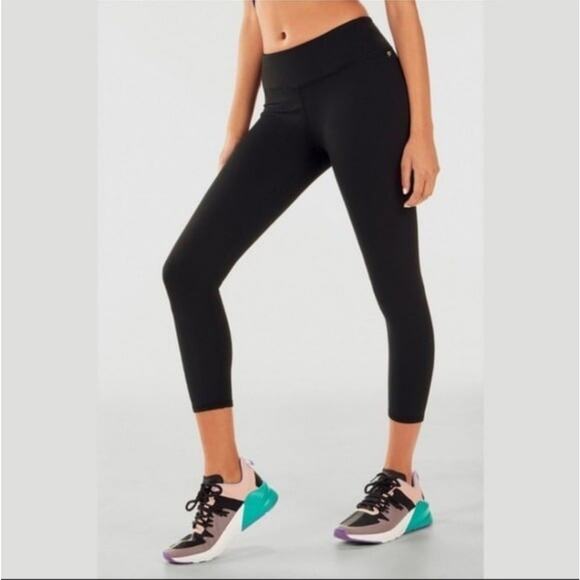Fabletics Salar Chafe Resistant Black Crop Leggings - Picture 1 of 4